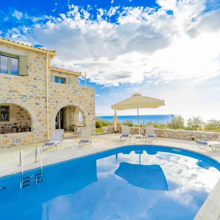 Dioni Tria * Pírgos