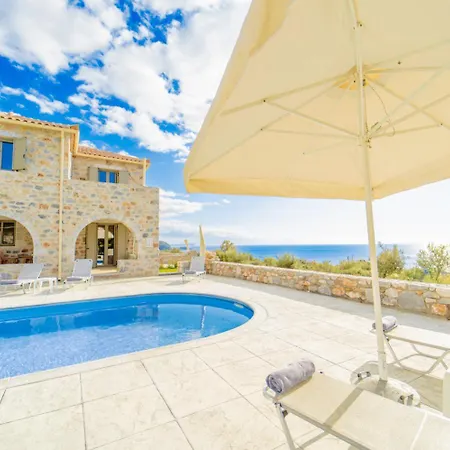 Dioni Tria Pyrgos