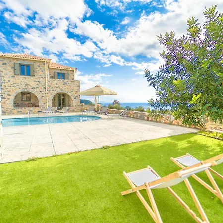 Dioni Tria Villa *