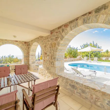 Dioni Tria Villa *