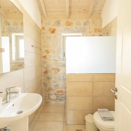 Dioni Tria * Pírgos