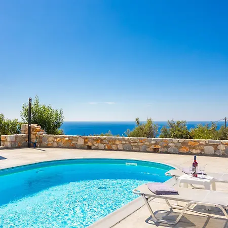 Dioni Tria * Pírgos