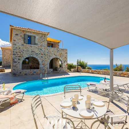 Dioni Tria Villa