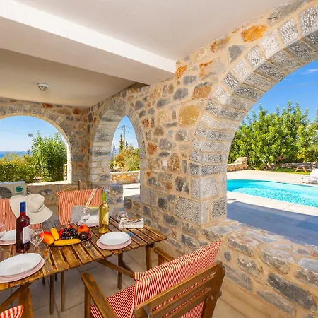 Dioni Tria Villa
