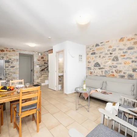 Dioni Tria Villa *