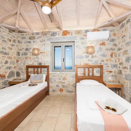 Dioni Tria Villa *