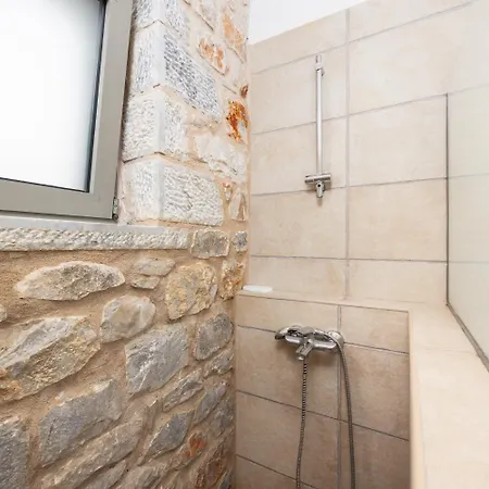 Dioni Tria Villa *