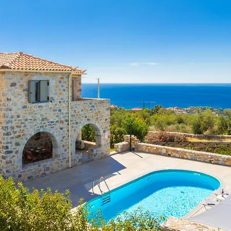 Dioni Tria Villa Pírgos