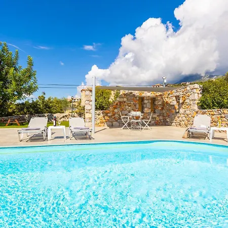 Dioni Tria Villa *