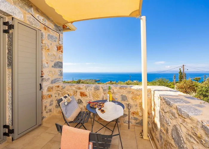 Dioni Tria Pirgos (Mani)