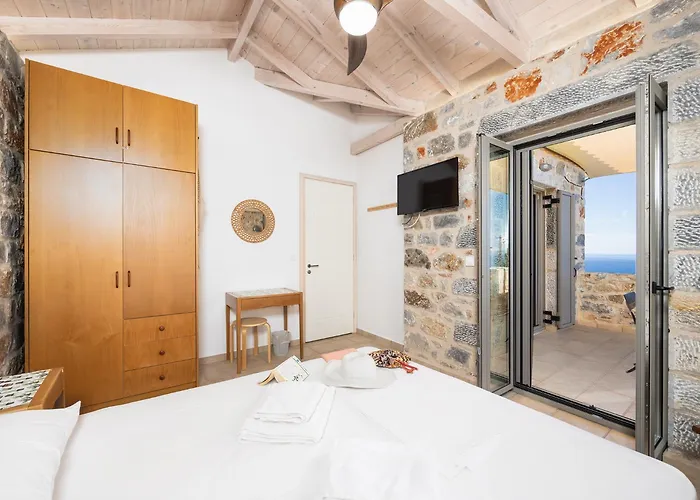 Willa Dioni Tria Pirgos (Mani)