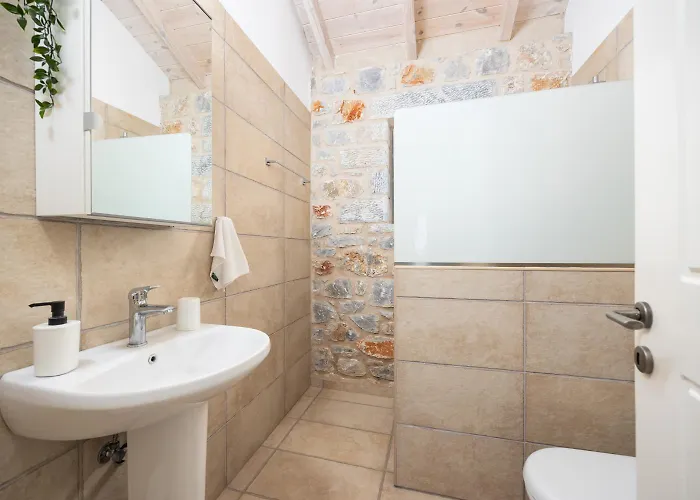 Dioni Tria * Pirgos (Mani)