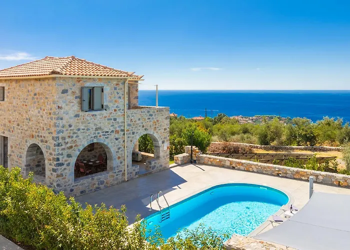 Dioni Tria Willa Pirgos (Mani)